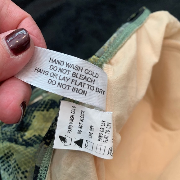 NWOT Shape FX snake print one piece swimsuit. 14 - Picture 8 of 10